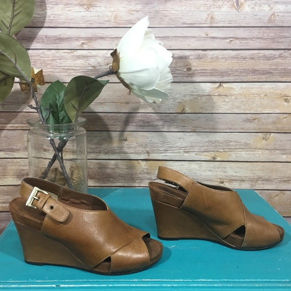 Aerosoles wedge sandal. Brown leather with buckle. - Picture 4 of 5
